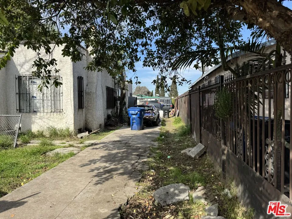 1649 E 115th Street, Los Angeles, California 90059 home-pic-1